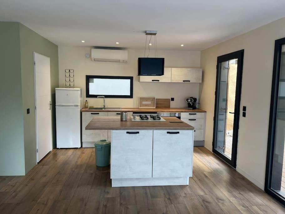 Maison En Bois A Entrechaux Eksteriør bilde