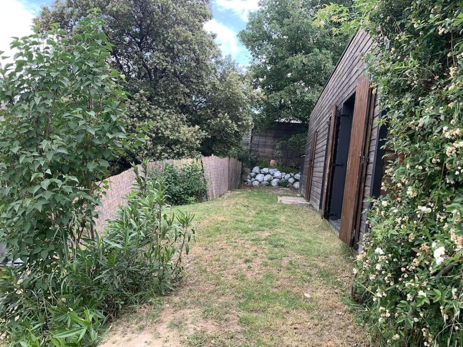Maison En Bois A Entrechaux Eksteriør bilde
