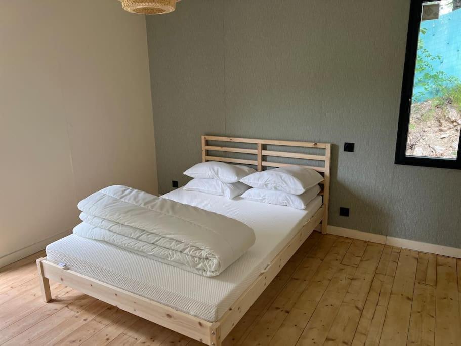 Maison En Bois A Entrechaux Eksteriør bilde